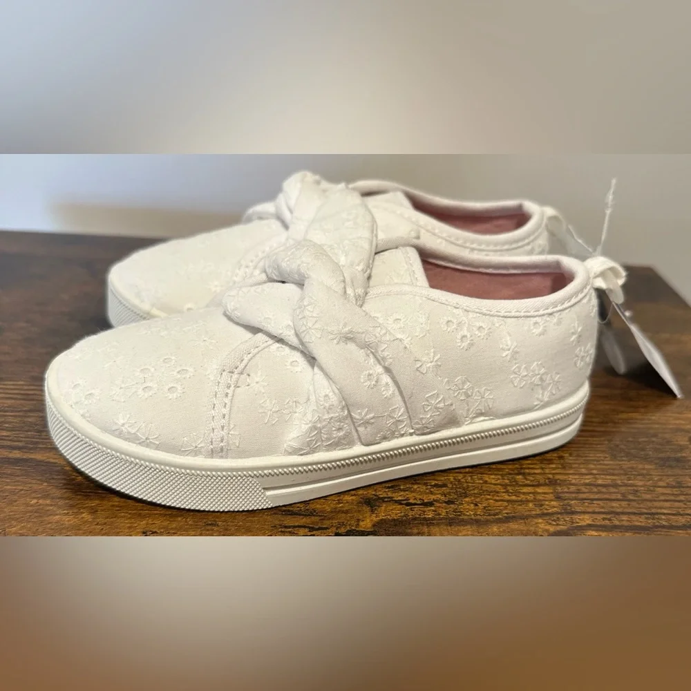 Osh Kosh Bgosh Toddler Girls White Floral Slip On Shoes NWT Various Sizes